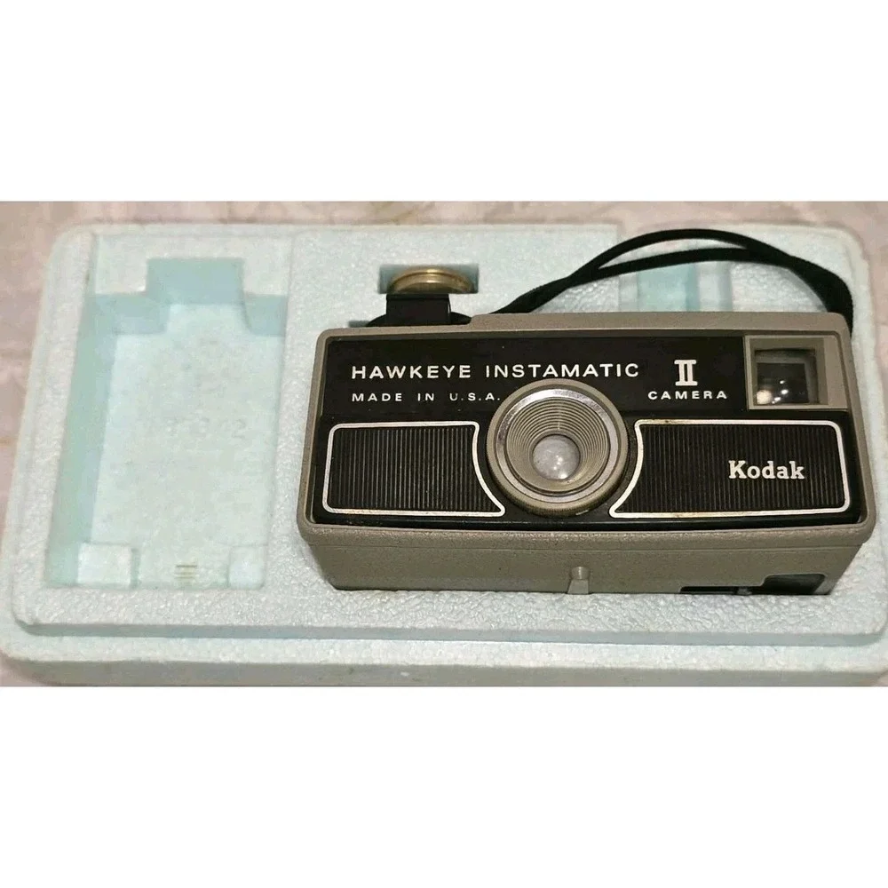 Kodak Hawkeye Instamatic II‎ Camera GUC Vintage Collector Movie Prop Retro USA